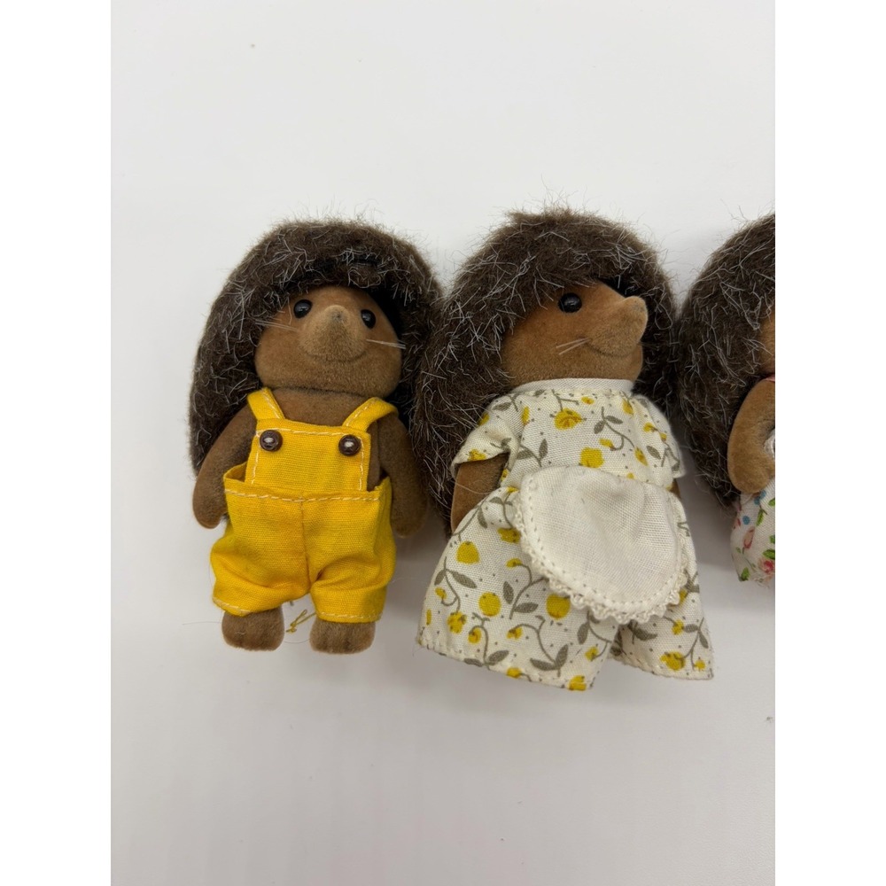 Calico Critters Sylvanian Families Pickleweeds Hedgehogs Family Set of 4 Figures - Picture 2 of 5
